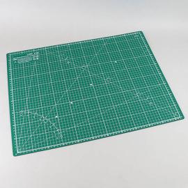 Tapis de découpe, A2, 600 x 450 mm, auto-guérison, avec grille, vert/noir 