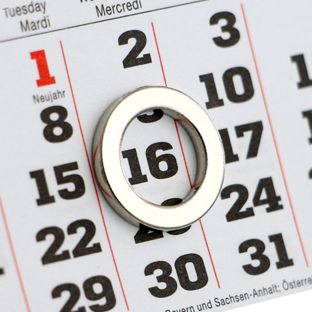 Aimants en forme d'anneau comme curseur de date pour calendriers de table, néodyme, N40, nickelés, avec ronds métalliques assortis 