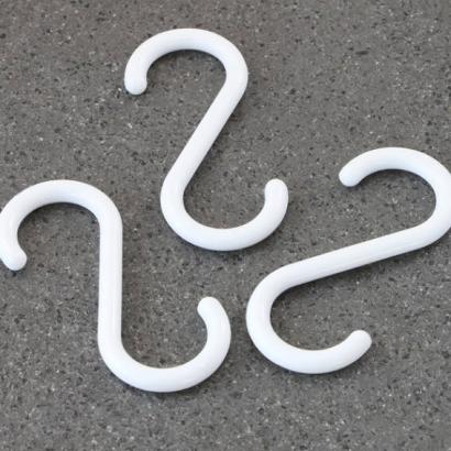 Crochet en S, longueur de 55 mm, plastique blanc blanc