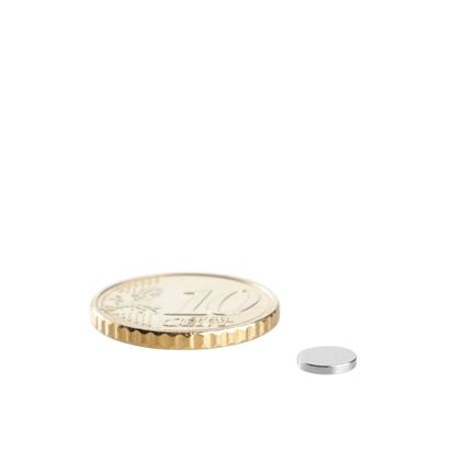 Aimants néodymes en forme de disque 6 mm x 1 mm | N45, axial (parallèle à la hauteur)
