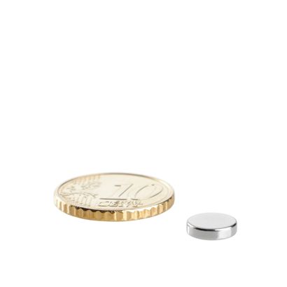 Aimants néodymes en forme de disque 8 mm x 2 mm | N35, axial (parallèle à la hauteur)