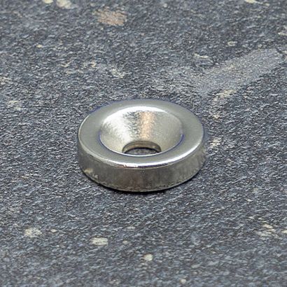 Aimants néodymes en forme de disque avec trou fraisé 15 mm
