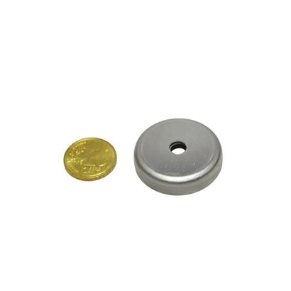 Aimants en pot en ferrite avec perçage et abaissement 32 mm | null